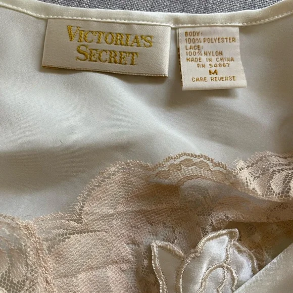 Victoria’s Secret Gold Label Vintage Camisole and Tap Pants size M - Picture 2 of 11